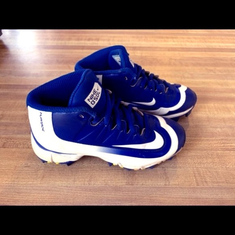 Nike boys Baseball cleats size 12